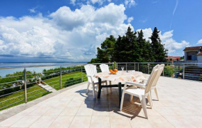 2 Bedroom Nice Apartment In Ugljan